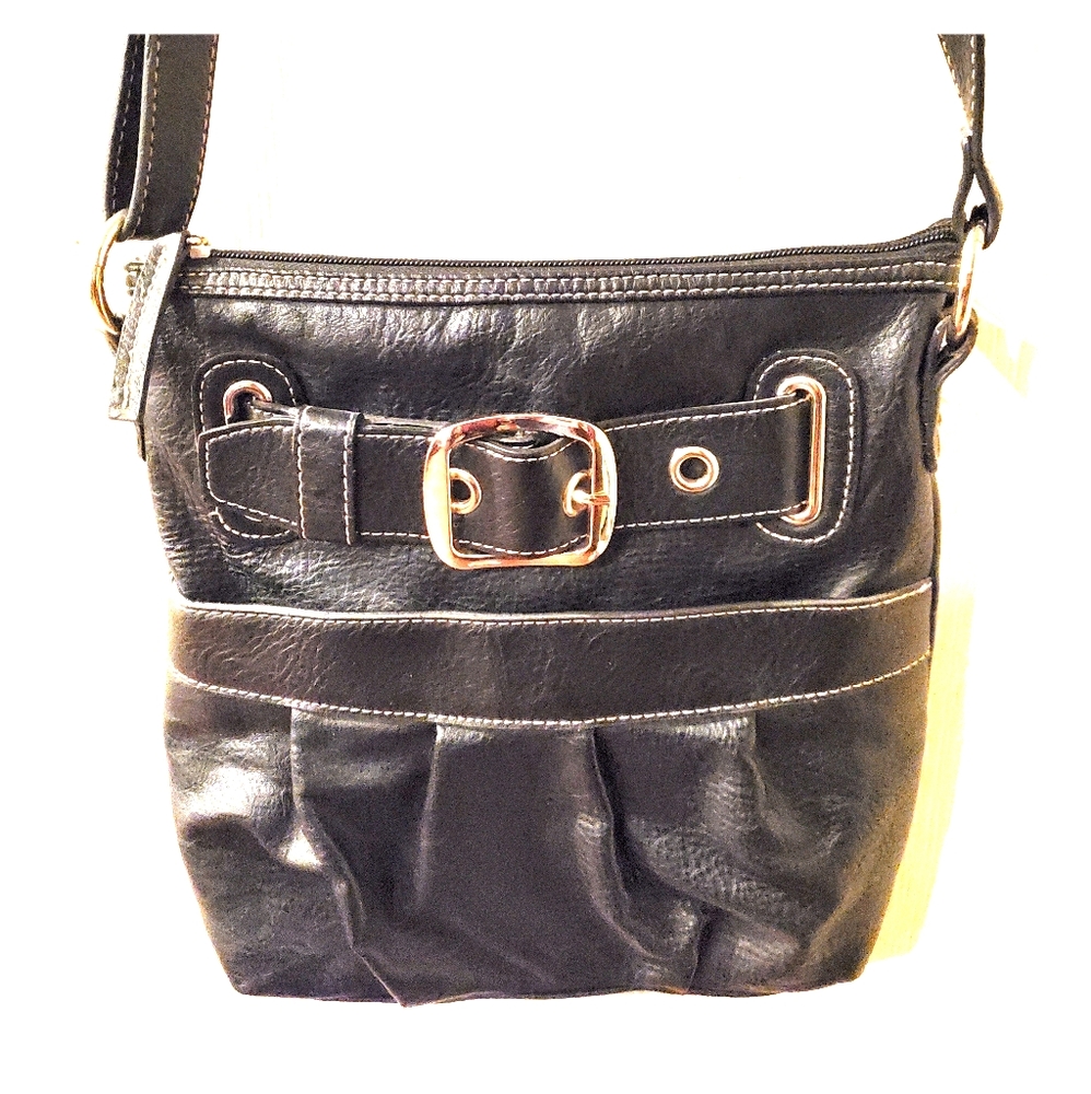 ♡ Black Buckle Cross-body purse. New